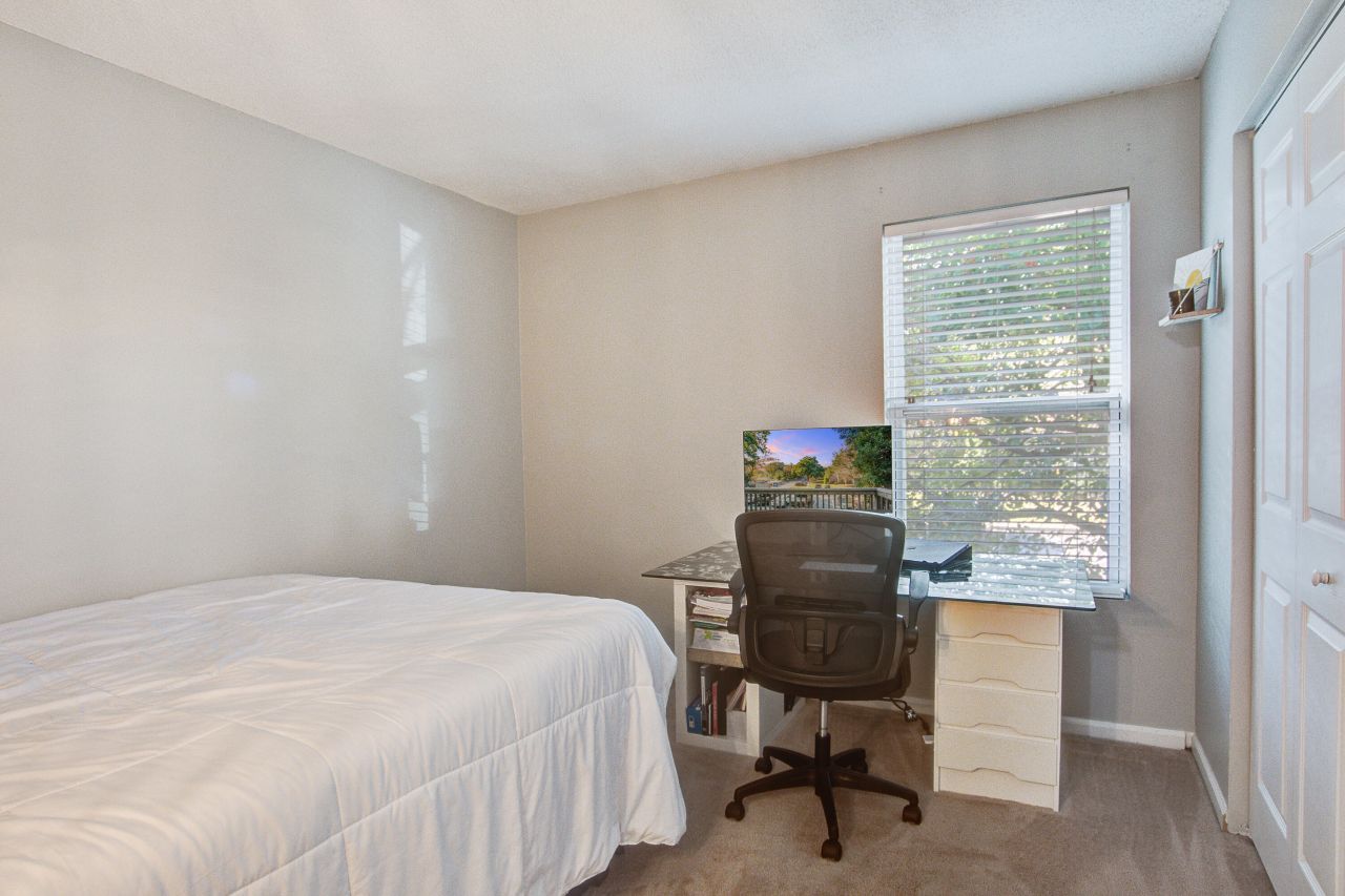 1402 Camp Road Photo 20