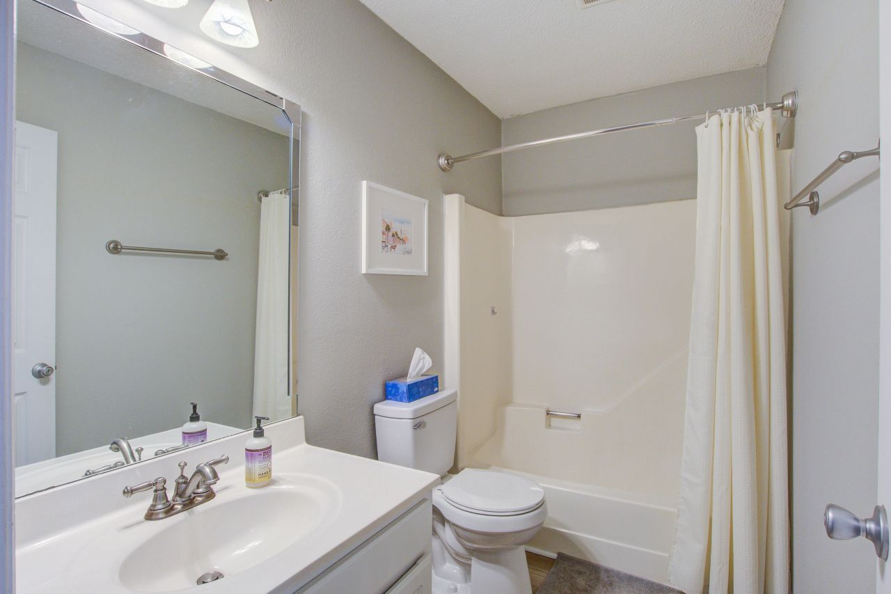 1402 Camp Road Photo 22