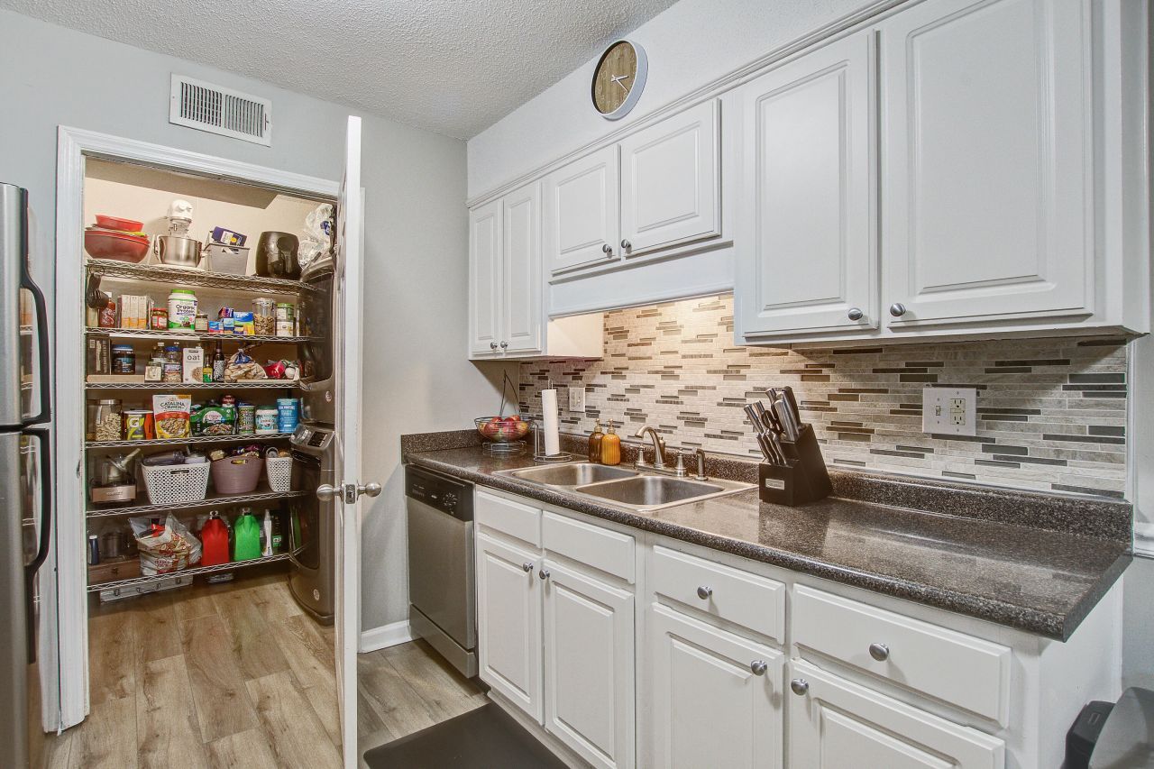 1402 Camp Road Photo 24