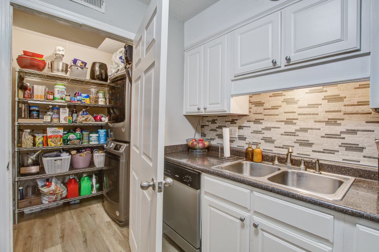 1402 Camp Road Photo 25