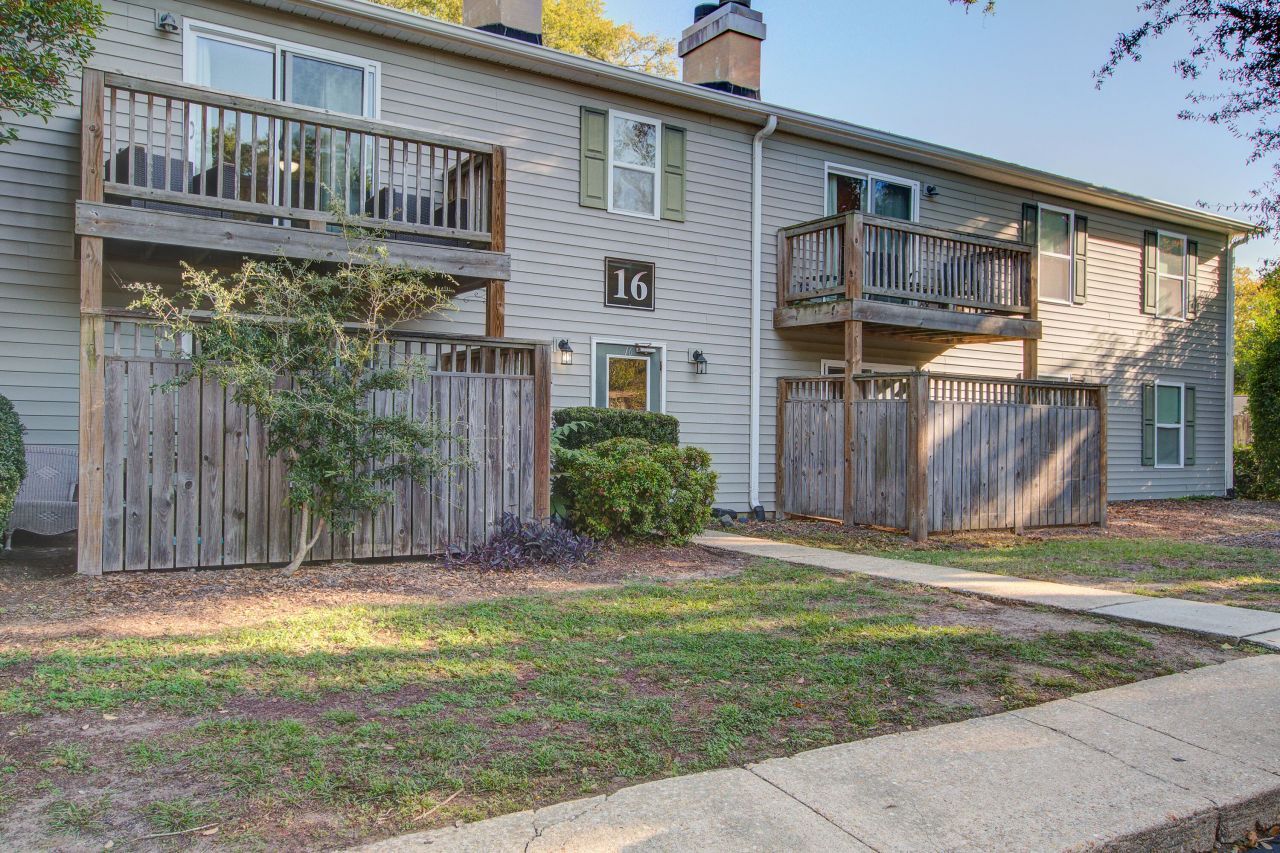 1402 Camp Road Photo 6