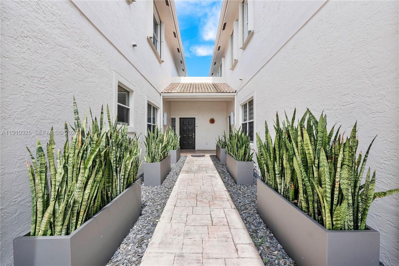 2737 NE 28th Ct, Unit 1, Lighthouse Point, FL 33064 Photo