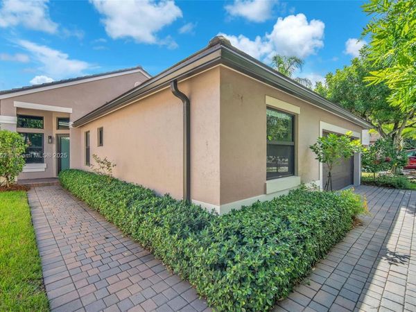 225 E Bayridge Dr, Weston, FL 33326