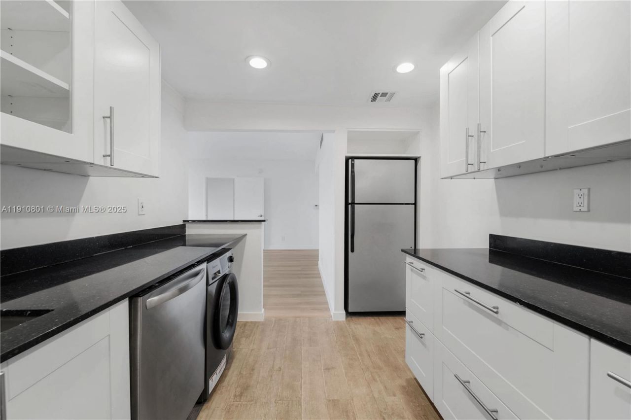 780 NE 69th St, Unit 1004, Miami, FL 33138 Photo