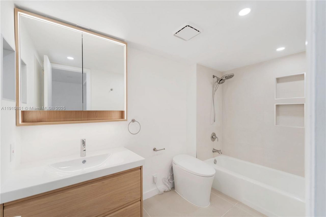 780 NE 69th St, Unit 1004, Miami, FL 33138 Photo