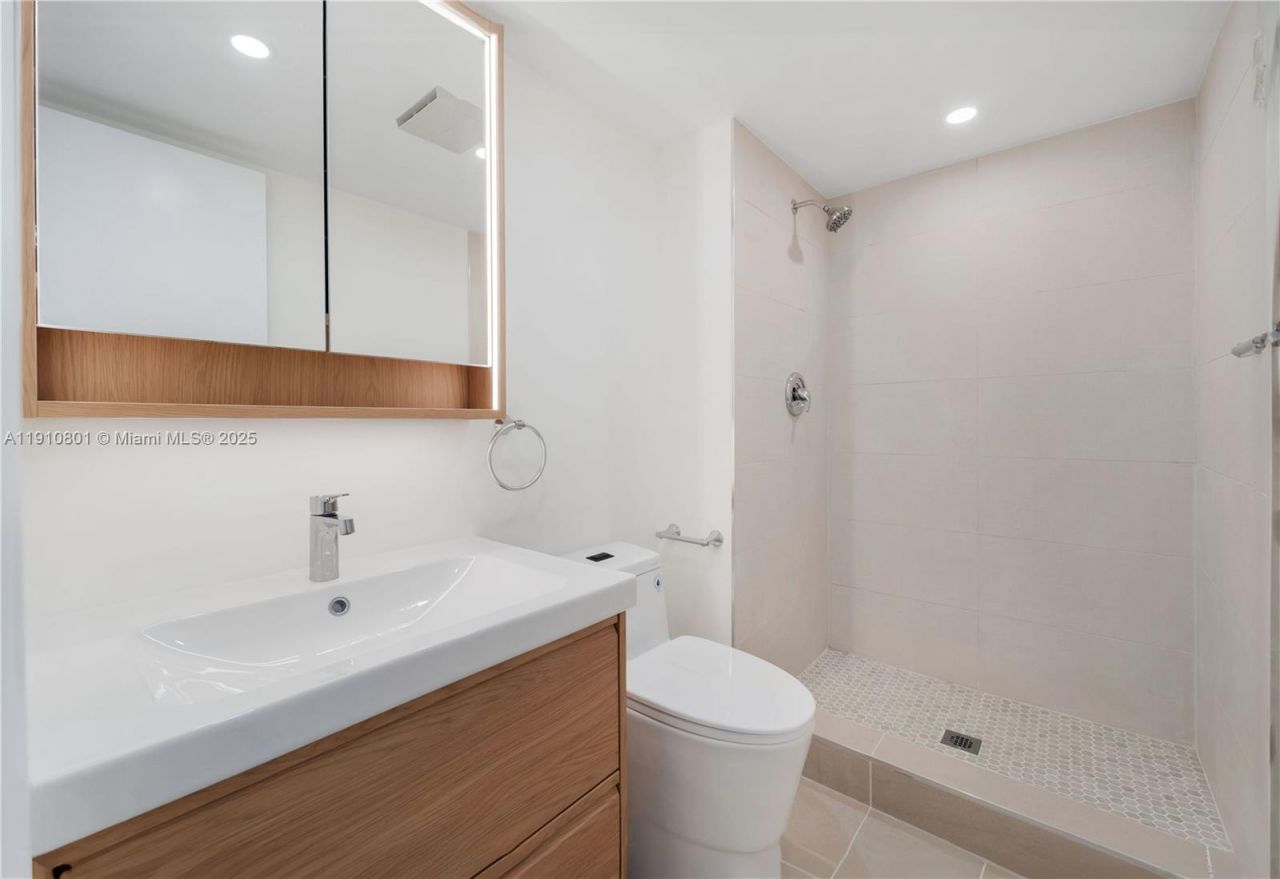 780 NE 69th St, Unit 1004, Miami, FL 33138 Photo