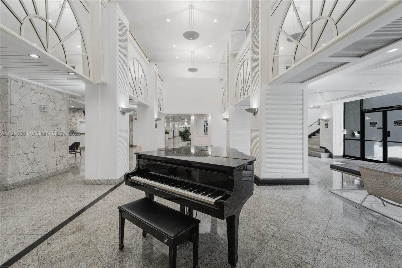 780 NE 69th St, Unit 1004, Miami, FL 33138 Photo