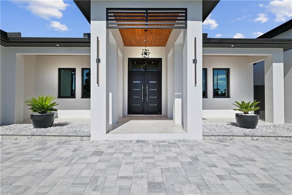 1118 Del Prado Blvd N, Cape Coral, FL 33909 Photo