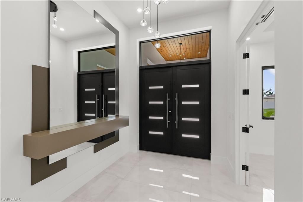 1118 Del Prado Blvd N, Cape Coral, FL 33909 Photo