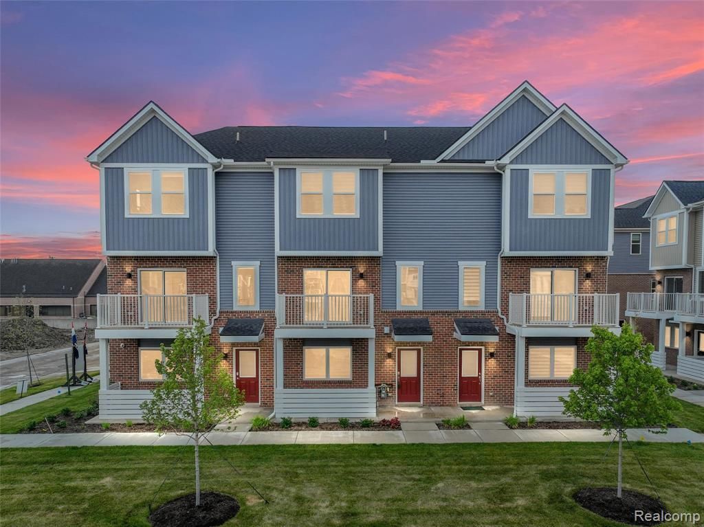 822 Huntley Lane, Troy, MI 48085 Main Photo