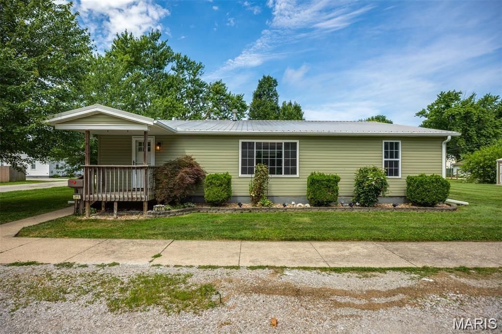 211 S Lake Street, Mount Olive, IL 62069 Main Photo