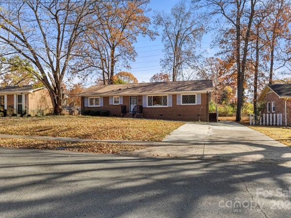 844 Squirrel Hill Road, Charlotte, NC 28213