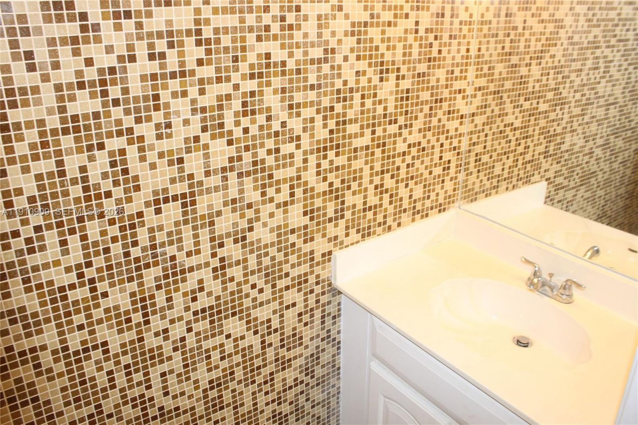 180 Riviera Cir, Unit 30-5, Weston, FL 33326 Photo