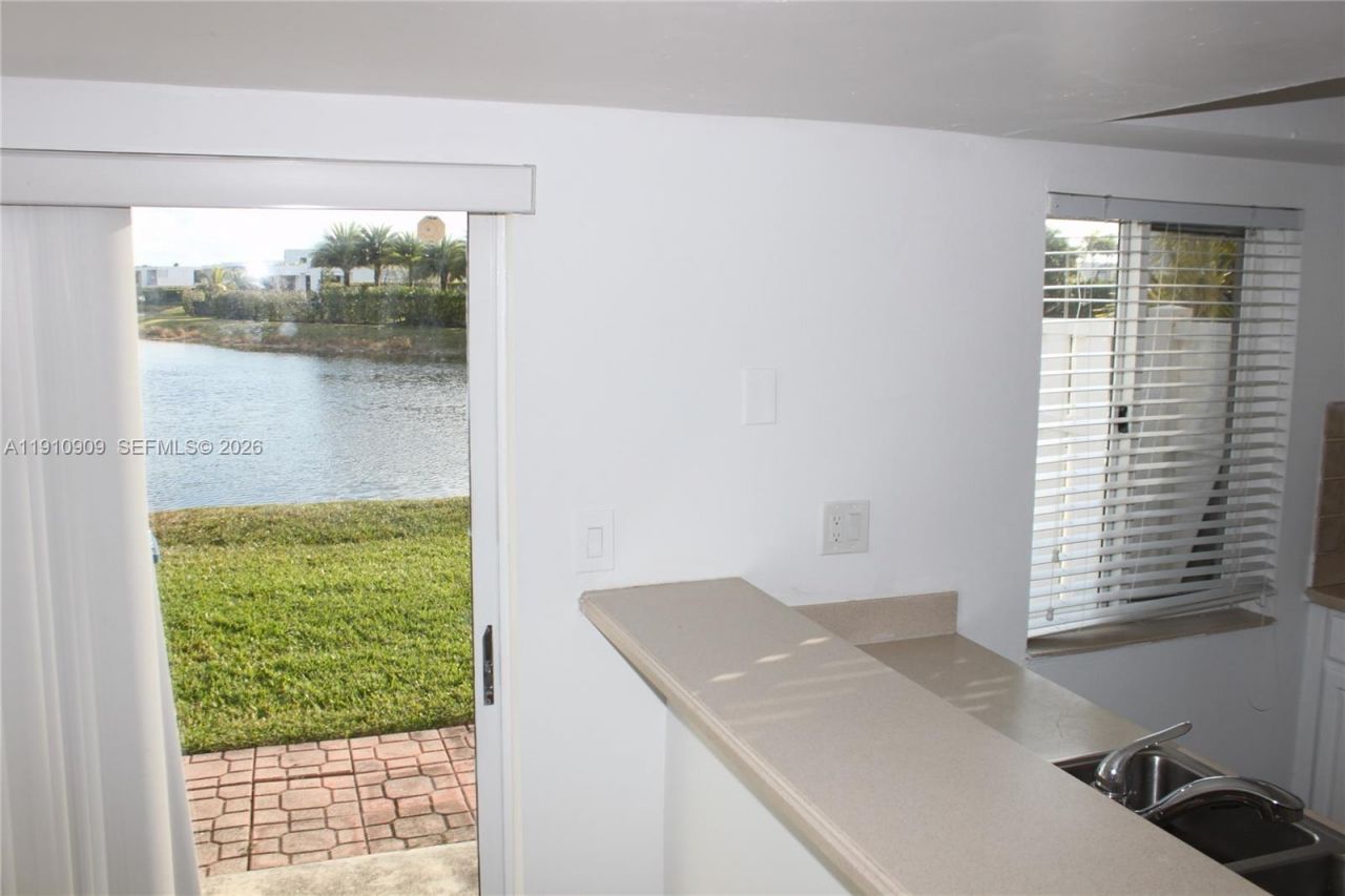 180 Riviera Cir, Unit 30-5, Weston, FL 33326 Photo