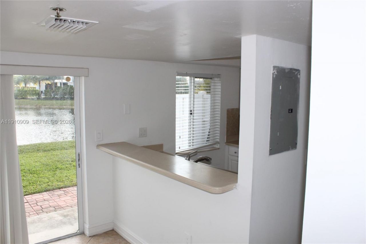 180 Riviera Cir, Unit 30-5, Weston, FL 33326 Photo