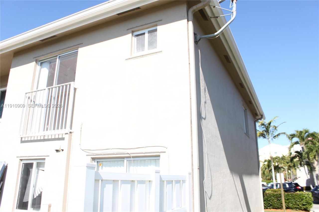 180 Riviera Cir, Unit 30-5, Weston, FL 33326 Photo