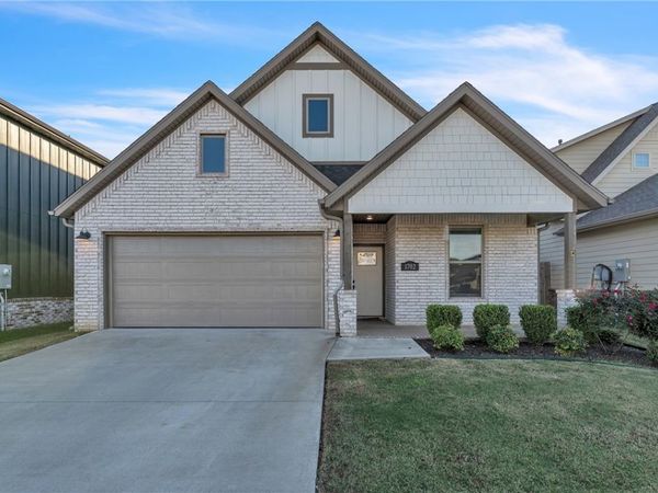 1702 Broadway Place, Rogers, AR 72758