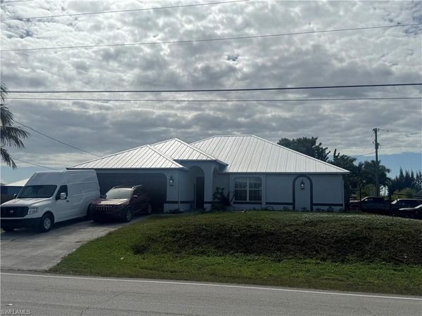 1818 Embers PKWY W, CAPE CORAL, FL 33993