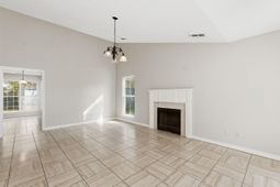 482 Courtland Drive photo 4