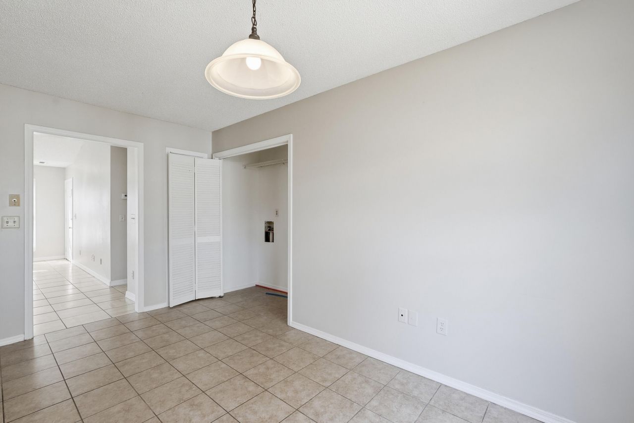 482 Courtland Drive Photo 9