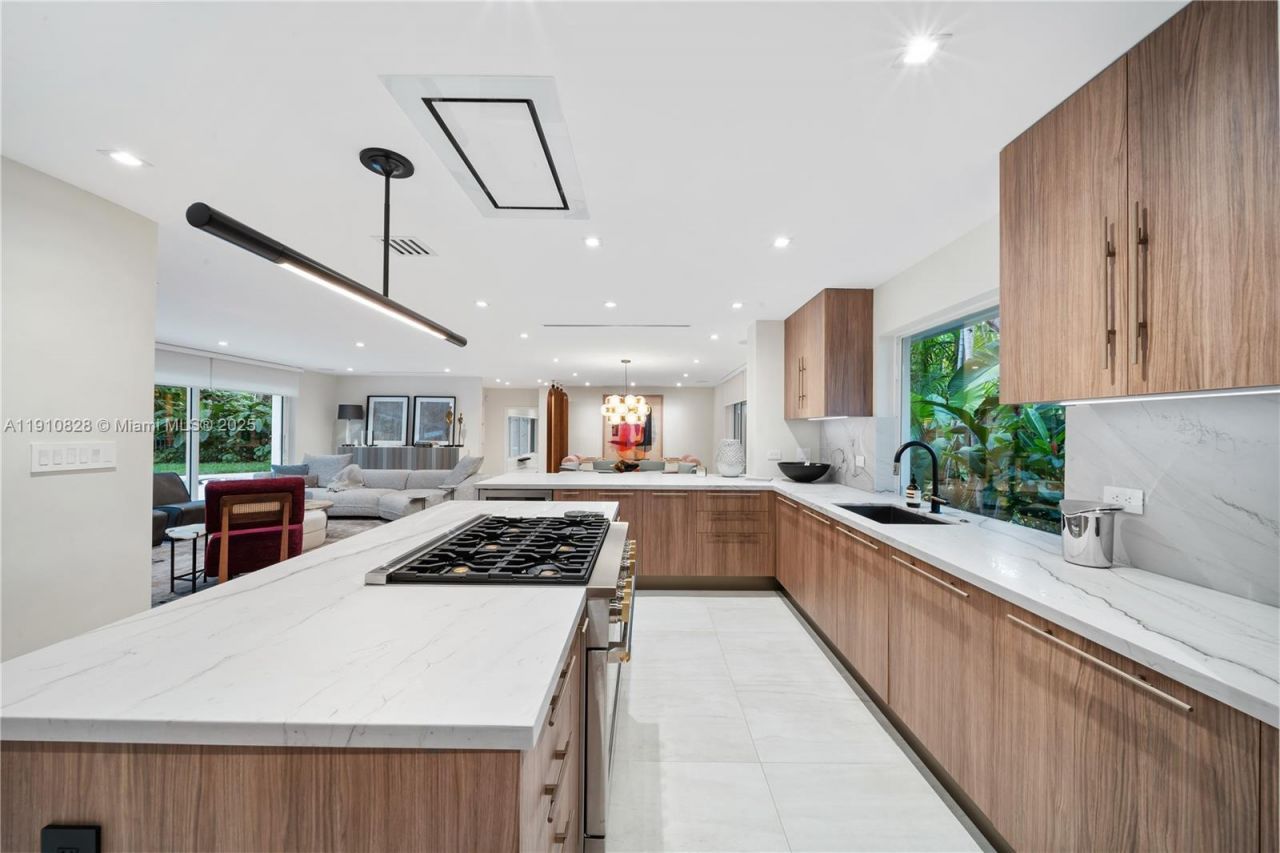 1075 NE 99th St, Miami Shores, FL 33138 Photo