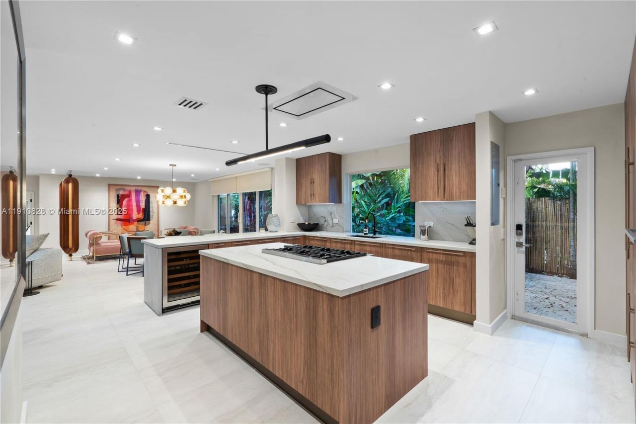 1075 NE 99th St, Miami Shores, FL 33138 Photo