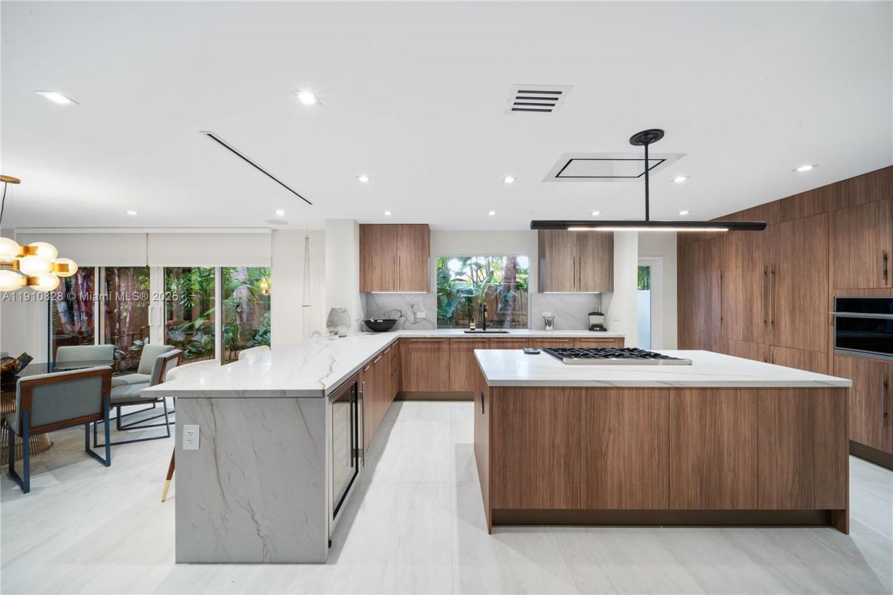 1075 NE 99th St, Miami Shores, FL 33138 Photo