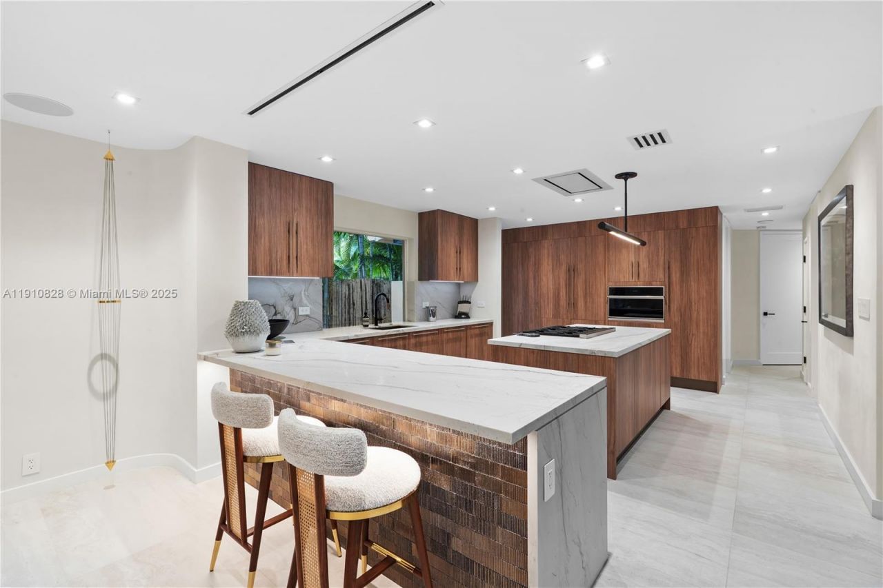 1075 NE 99th St, Miami Shores, FL 33138 Photo