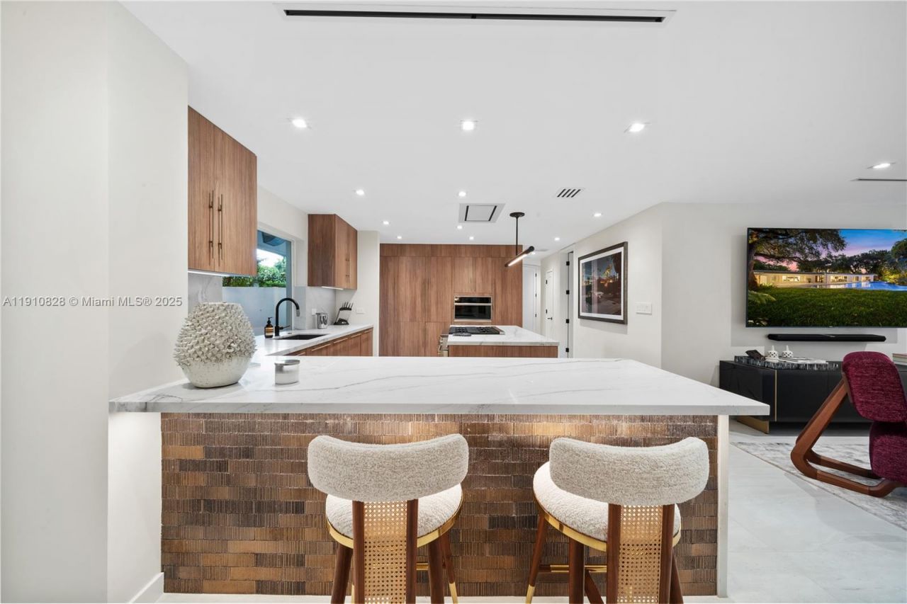1075 NE 99th St, Miami Shores, FL 33138 Photo