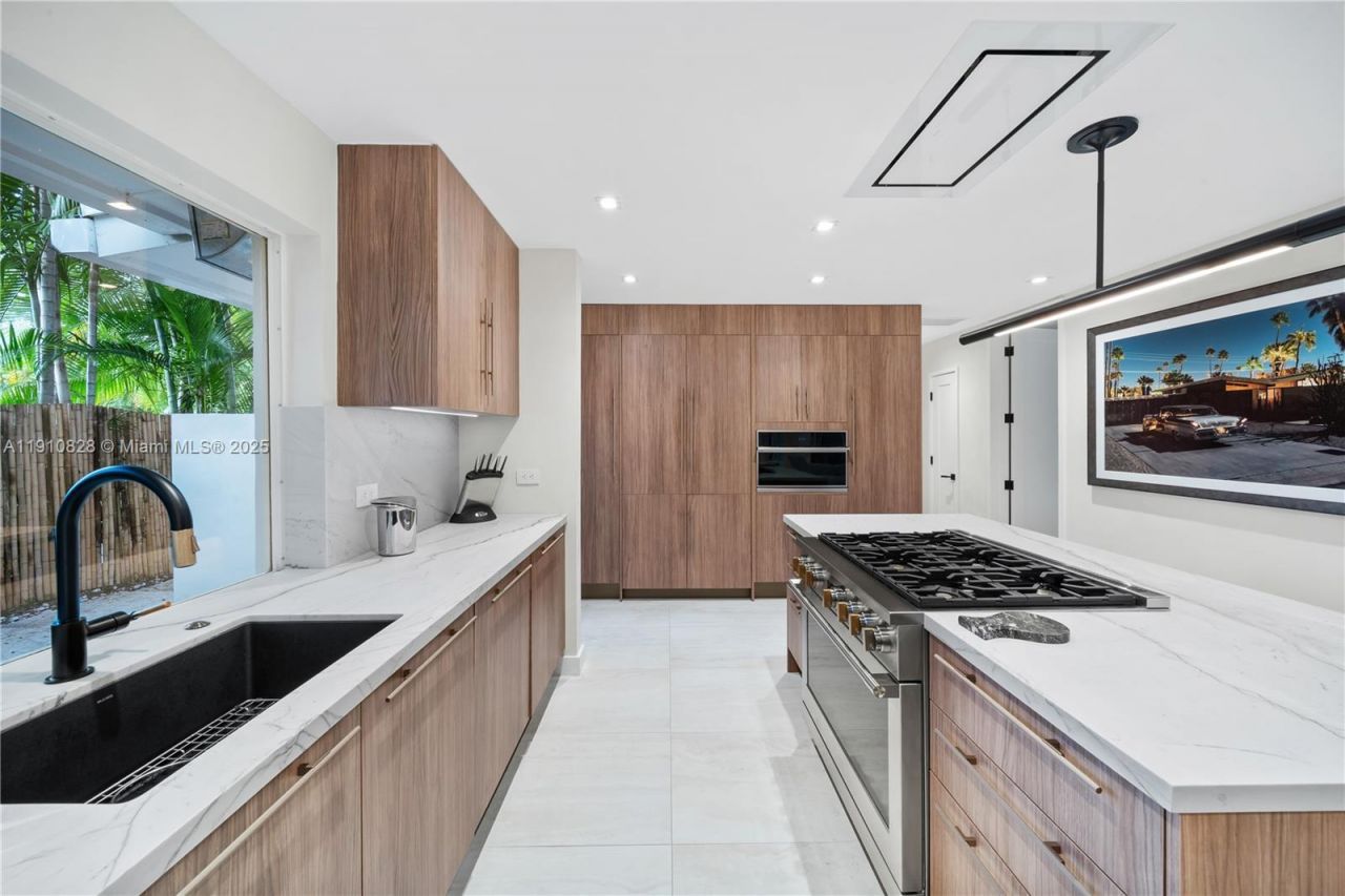 1075 NE 99th St, Miami Shores, FL 33138 Photo