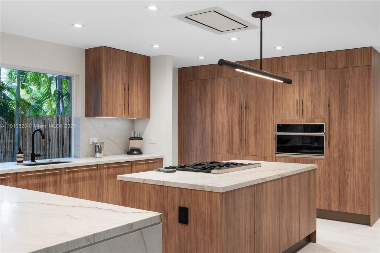 1075 NE 99th St, Miami Shores, FL 33138 Photo