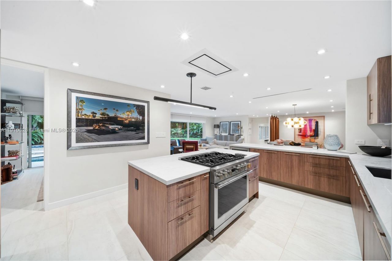 1075 NE 99th St, Miami Shores, FL 33138 Photo