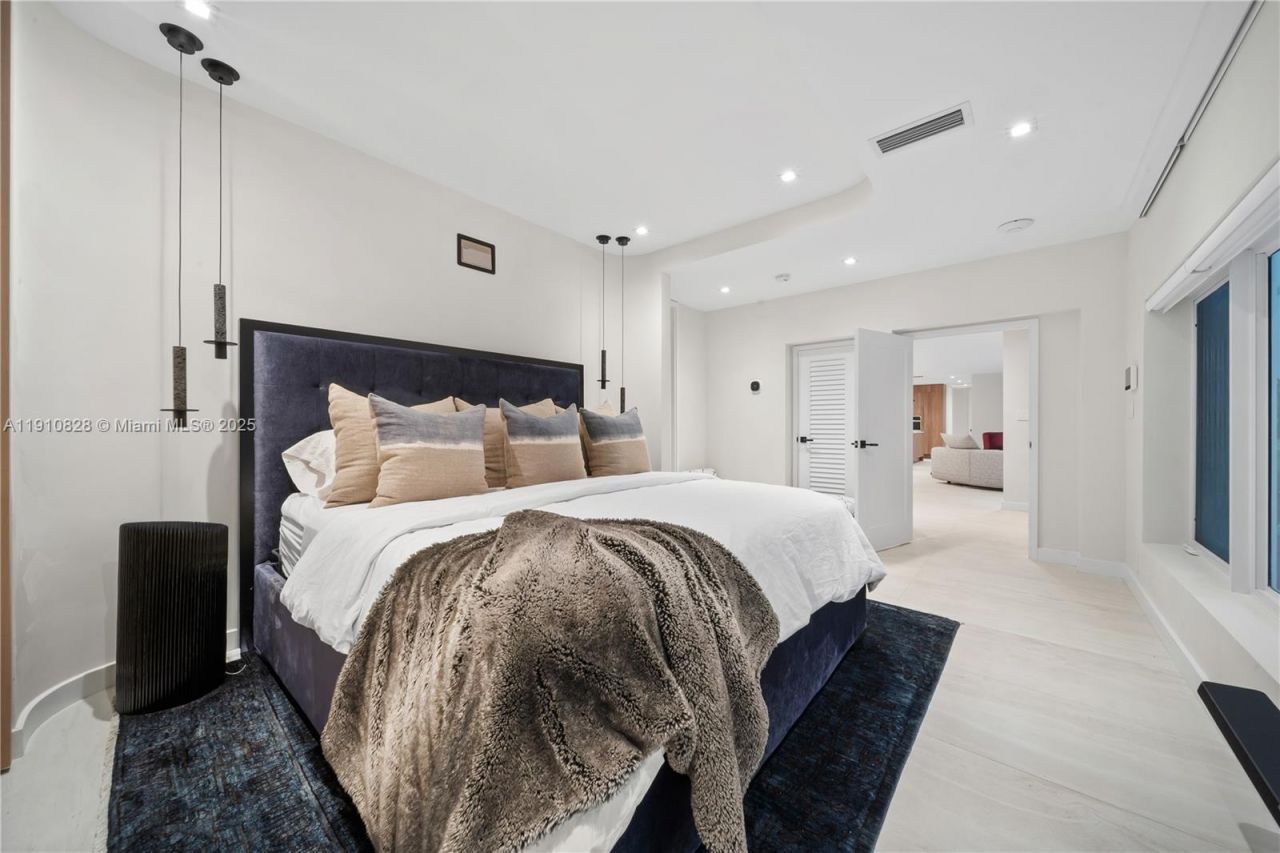 1075 NE 99th St, Miami Shores, FL 33138 Photo