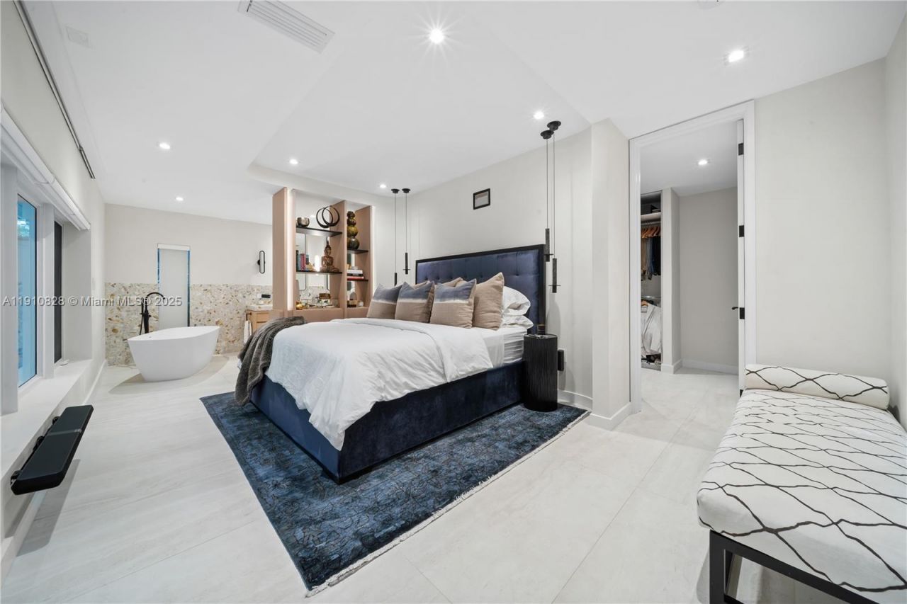 1075 NE 99th St, Miami Shores, FL 33138 Photo