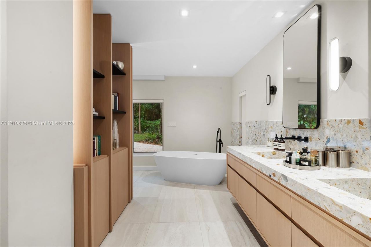 1075 NE 99th St, Miami Shores, FL 33138 Photo