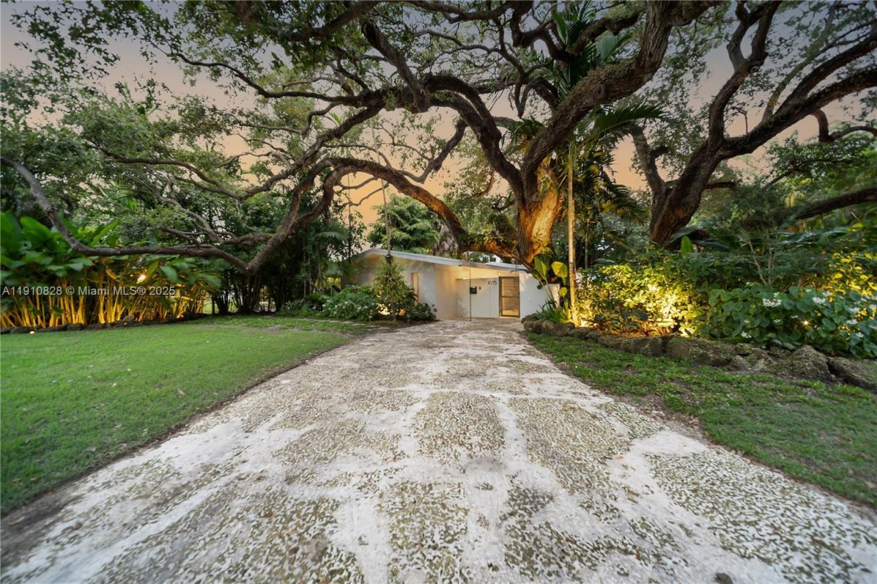 1075 NE 99th St, Miami Shores, FL 33138 Photo