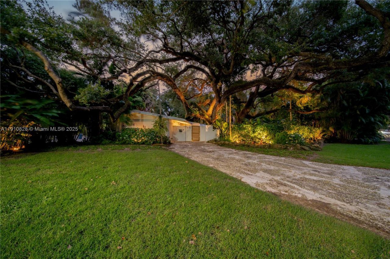 1075 NE 99th St, Miami Shores, FL 33138 Photo