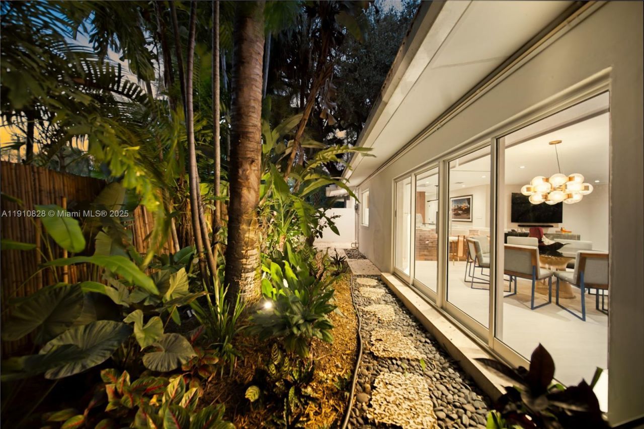 1075 NE 99th St, Miami Shores, FL 33138 Photo