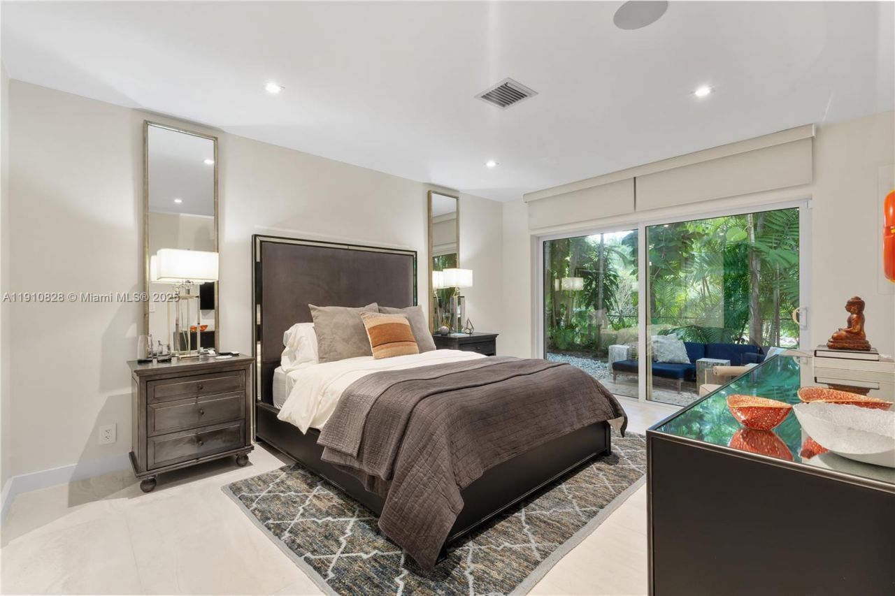 1075 NE 99th St, Miami Shores, FL 33138 Photo