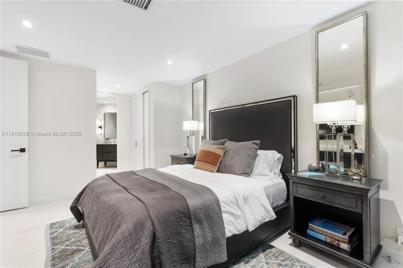 1075 NE 99th St, Miami Shores, FL 33138 Photo