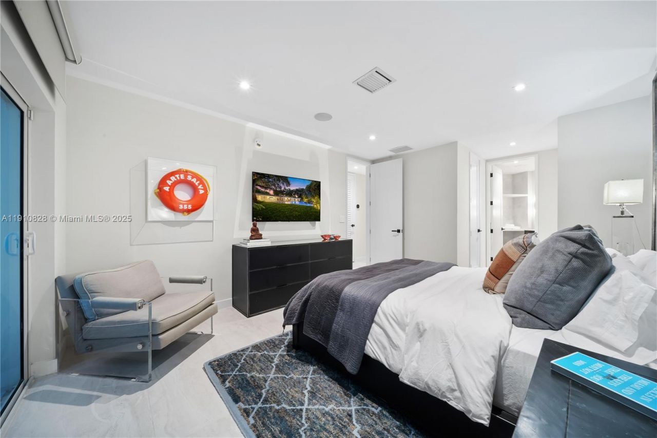 1075 NE 99th St, Miami Shores, FL 33138 Photo