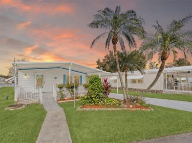 314 LAKEVIEW DRIVE, OSTEEN, FL 32764