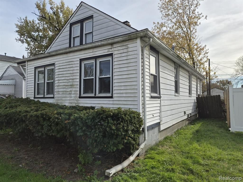 7092 Meadow Avenue, Warren, MI 48091 Main Photo