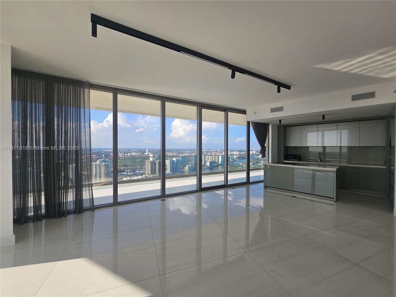 18975 Collins Ave, Unit 4605, Sunny Isles Beach, FL 33160 Photo
