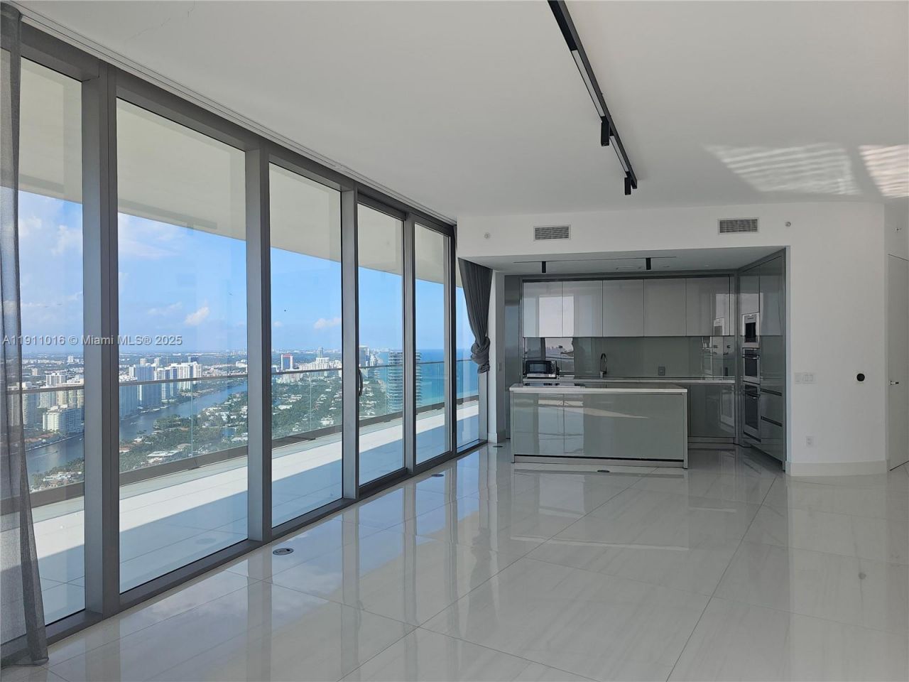 18975 Collins Ave, Unit 4605, Sunny Isles Beach, FL 33160 Photo