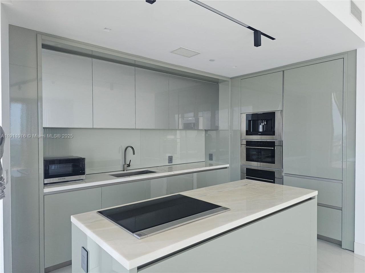 18975 Collins Ave, Unit 4605, Sunny Isles Beach, FL 33160 Photo