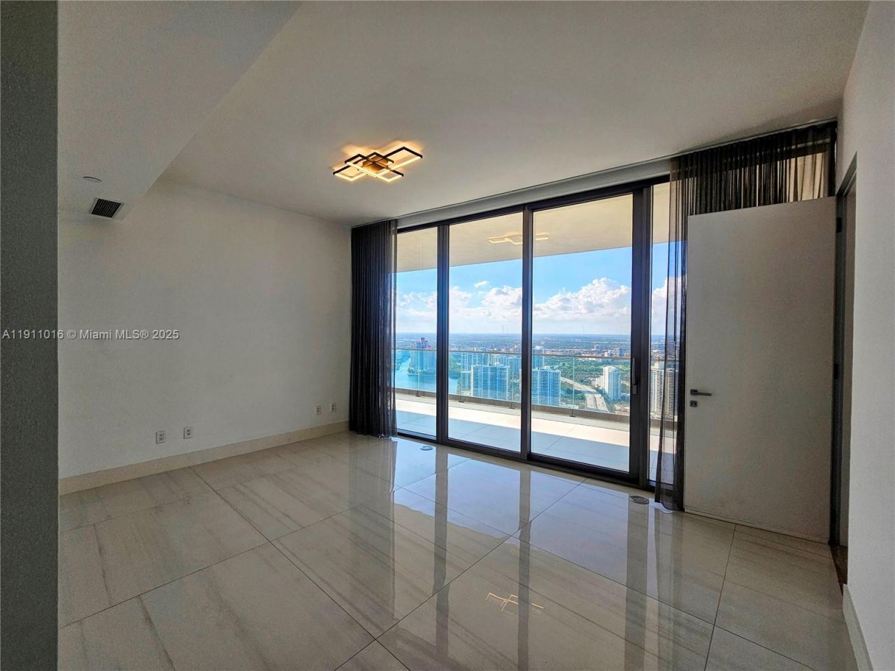 18975 Collins Ave, Unit 4605, Sunny Isles Beach, FL 33160 Photo