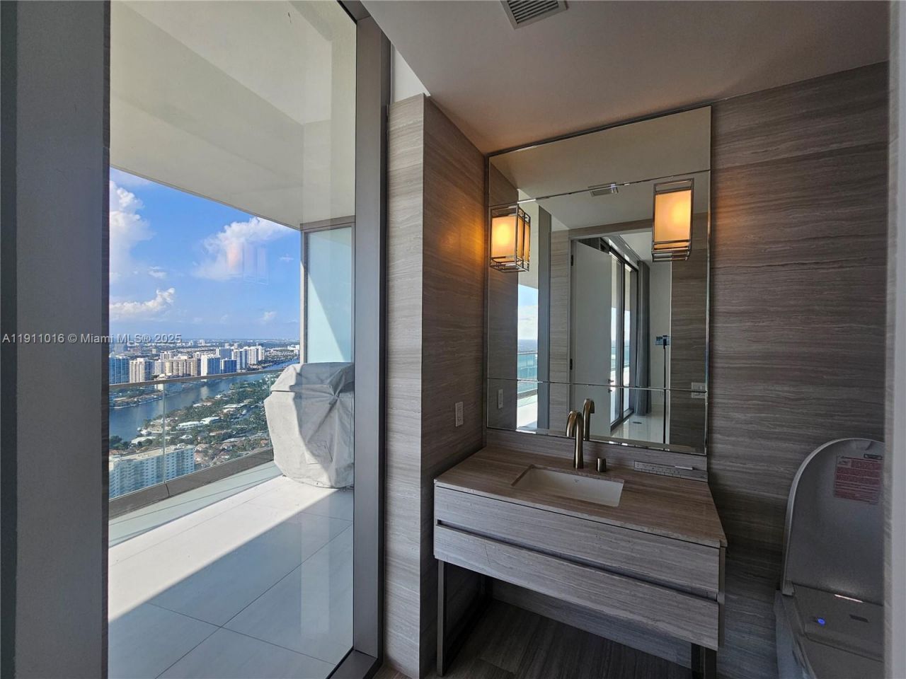 18975 Collins Ave, Unit 4605, Sunny Isles Beach, FL 33160 Photo
