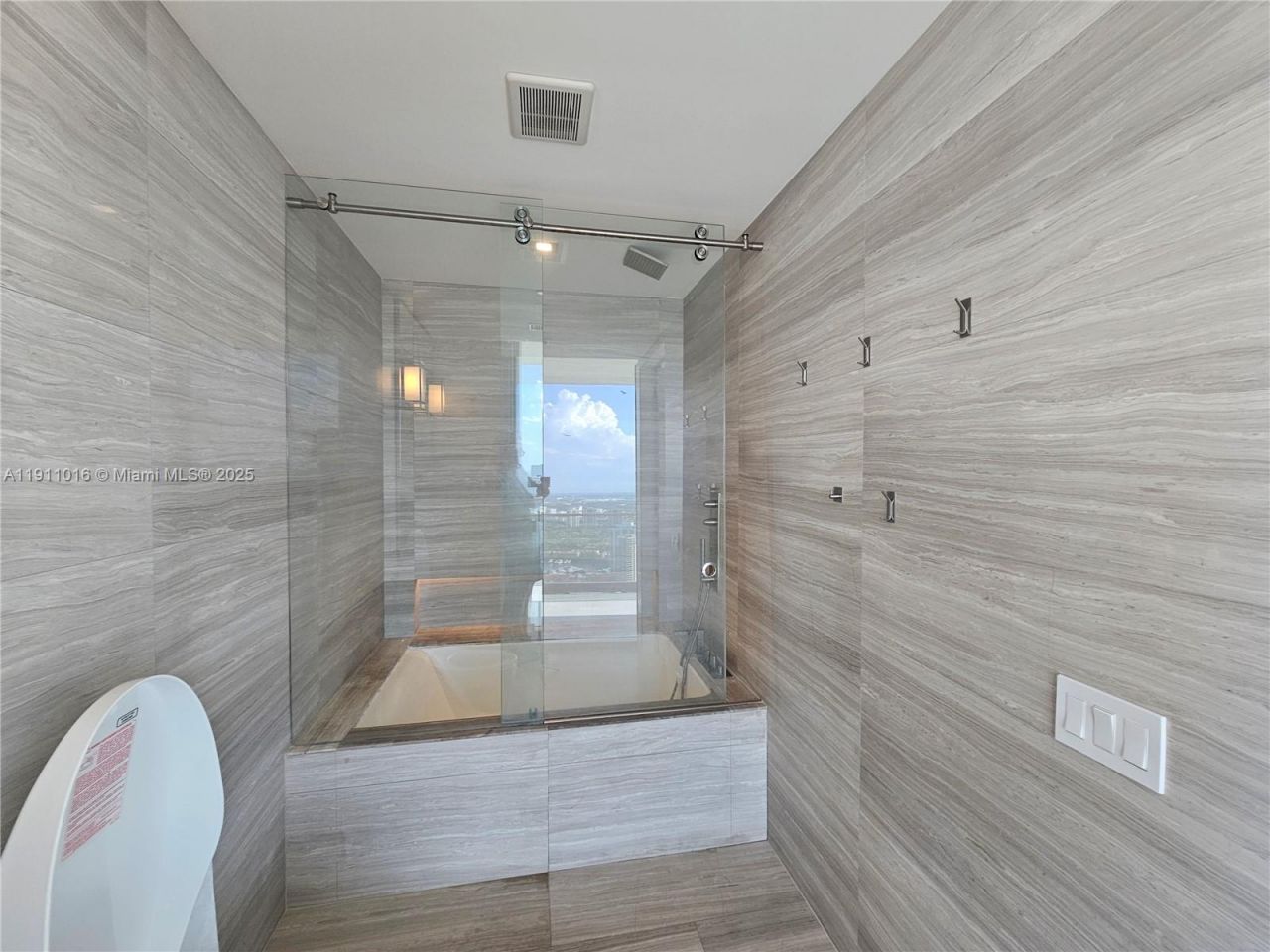 18975 Collins Ave, Unit 4605, Sunny Isles Beach, FL 33160 Photo