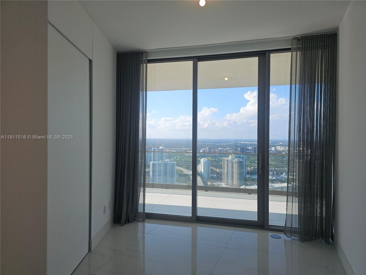 18975 Collins Ave, Unit 4605, Sunny Isles Beach, FL 33160 Photo